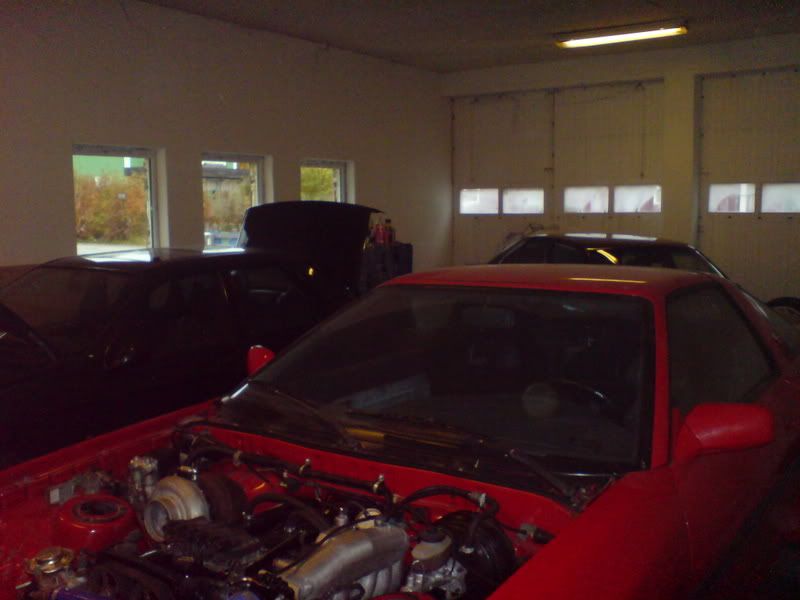 http://i135.photobucket.com/albums/q128/kosworth/projekt/Garage2.jpg