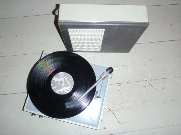 Akzent portable record player