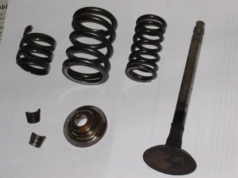 Valve springs, damper, retainer, locks (collets) and exhaust valve