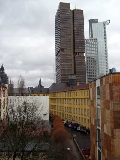 Frankfurt steht